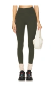 437 The Essentials Legging In Dark Green