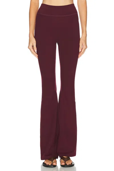 437 The Leisure Pant In Burgundy