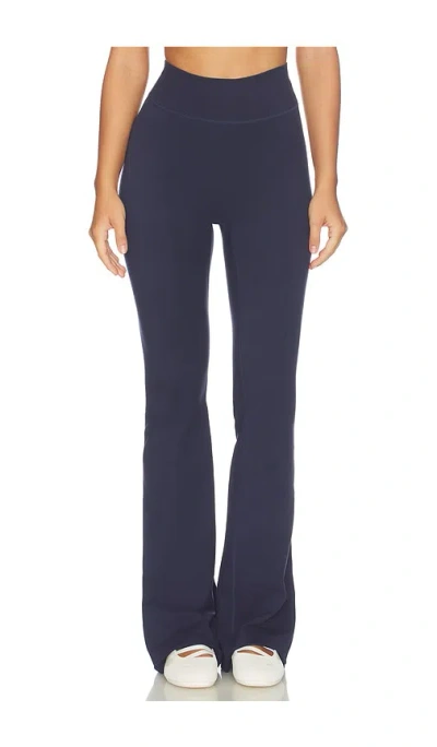 437 The Leisure Pant In Navy