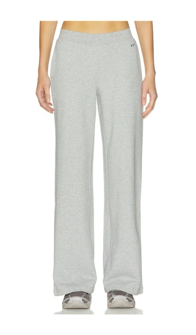 437 The Off Duty Pant In Gray