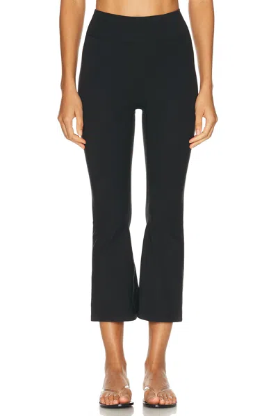 437 The Perfect Capri Pant In Black