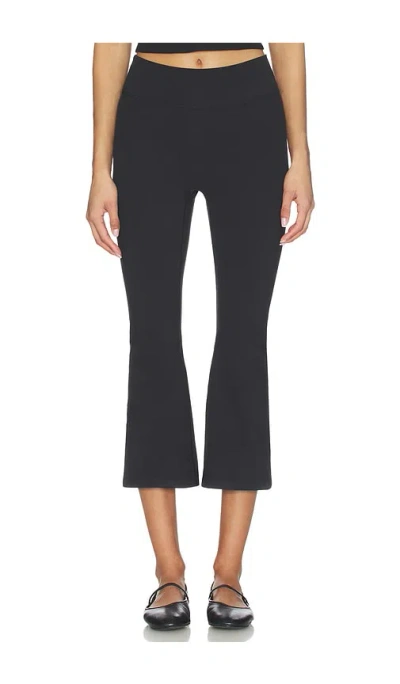 437 The Perfect Capri Pants In Black