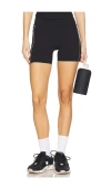 437 The Studio Short In Black & Crme