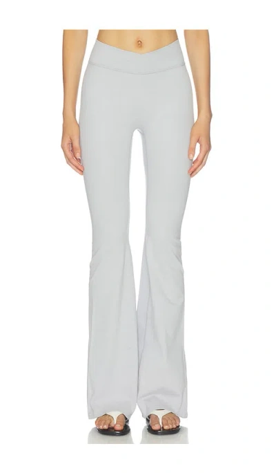437 The V Flare Legging In Heather Grey
