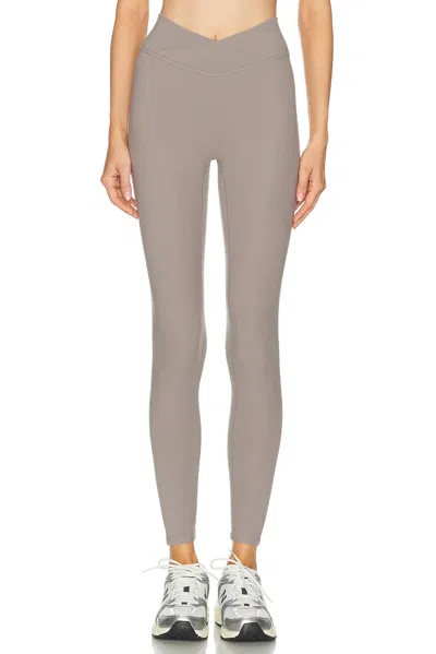 437 The V Legging In Brown