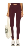 437 The V Legging In Burgundy