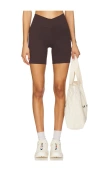 437 The V Short In Espresso