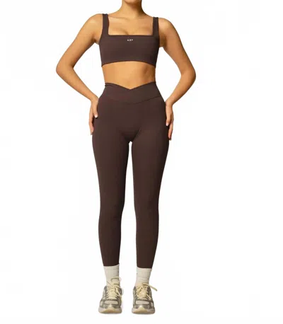 437 V Legging In Espresso In Brown