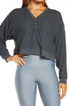 Alo Yoga Soho Henley In Anthracite