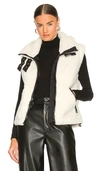 Sam Sherpa Vest In 白色
