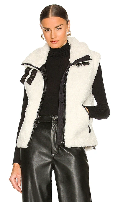 Sam Sherpa Vest In 白色