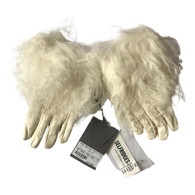 Pre-owned Alexander Mcqueen Leather Gloves In Ecru
