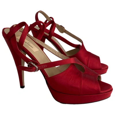 Pre-owned Valentino Garavani Cloth Sandals In Red