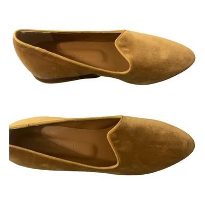Pre-owned Le Monde Beryl Pony-style Calfskin Flats In Gold