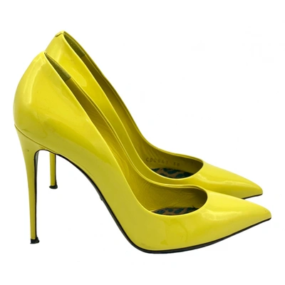 Pre-owned Fendi Patent Leather Heels In Yellow