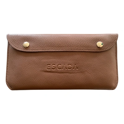 Pre-owned Escada Leather Clutch Bag In Camel