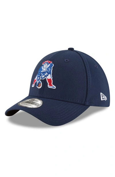 New Era Men's Navy New England Patriots Throwback Logo Team Classic 39thirty Flex Hat