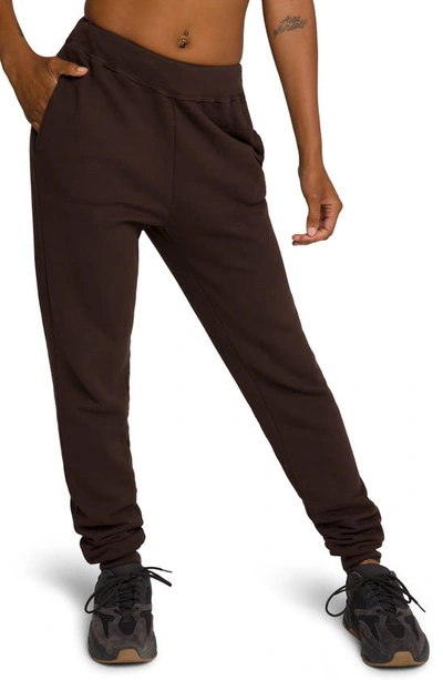 Good American Good Waist Cotton Terry Joggers In Bronze Brown001