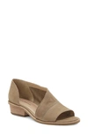 Lucky Brand Serkie Sandal In Dune