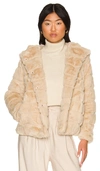 Apparis Goldie 5 Faux Fur Coat In 拿铁咖啡色