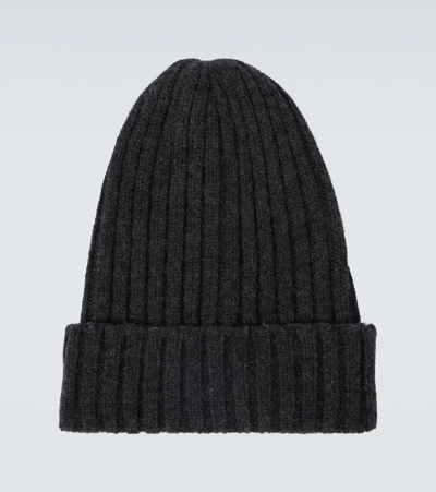 Thom Sweeney Ribbed Cashmere Beanie In Charcoal