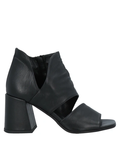 Laura Bellariva Ankle Boots In Black