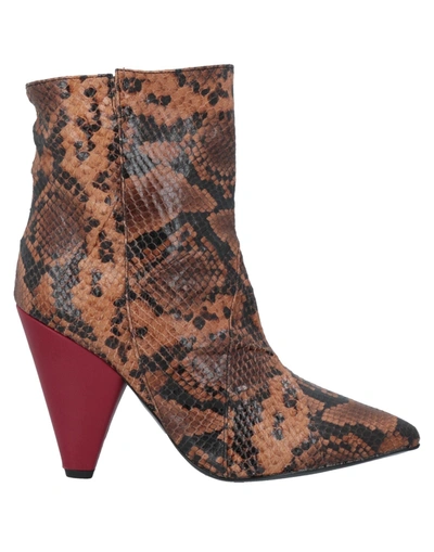 Suoli Ankle Boots In Brown