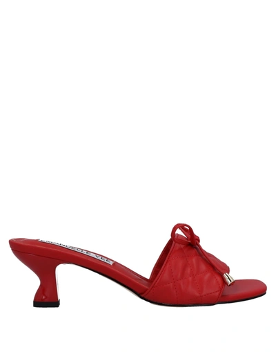 Emanuélle Vee Sandals In Red