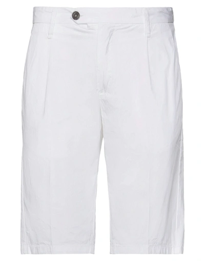 Diktat Man Shorts & Bermuda Shorts White Size 28 Cotton