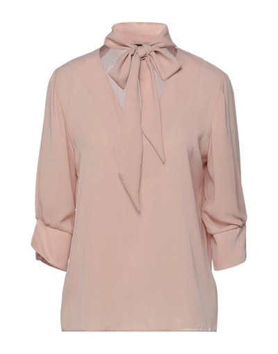 Spago Donna Blouses In Blush