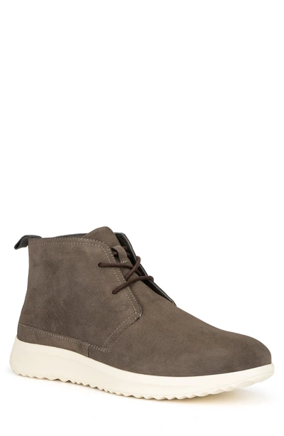 Reserve Footwear Baryon Leather Chukka Boot In Taupe