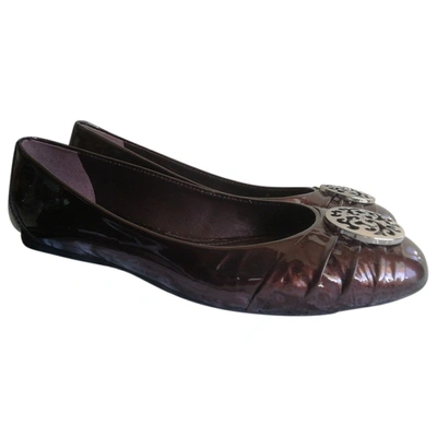 Pre-owned Geox Patent Leather Ballet Flats In Burgundy