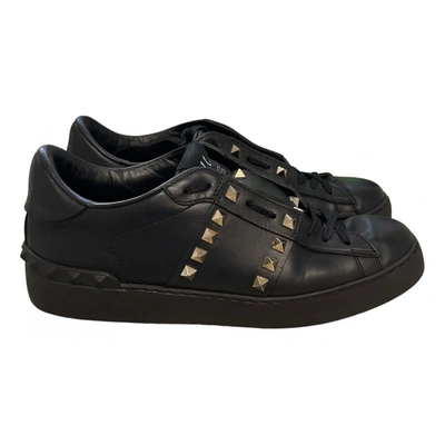 Pre-owned Valentino Garavani Rockstud Leather Trainers In Black