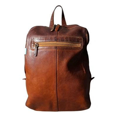 Pre-owned Piquadro Leather Backpack In Camel