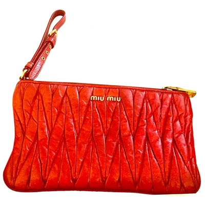 Pre-owned Miu Miu Matelassé Leather Clutch Bag In Red