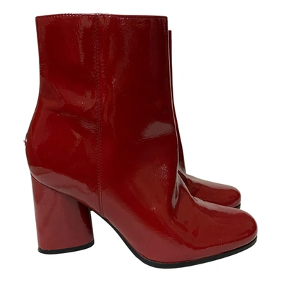 Pre-owned Guess Patent Leather Ankle Boots In Red