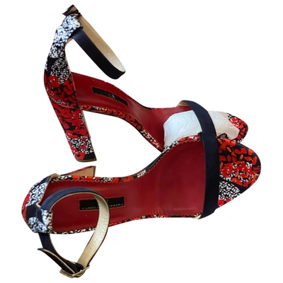 Pre-owned Carolina Herrera Cloth Sandals In Red