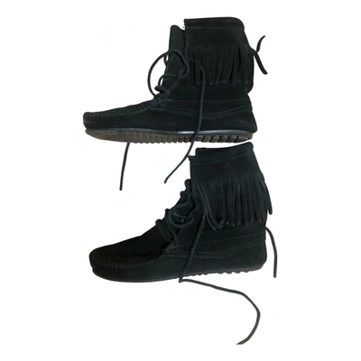 Pre-owned Minnetonka Ankle Boots In Black