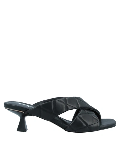 Jeannot Sandals In Black