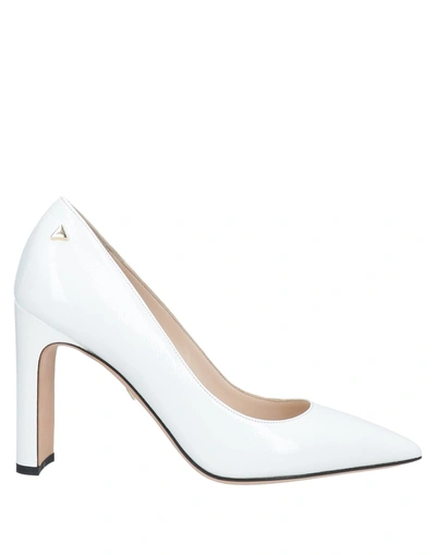 Greymer Pumps In White