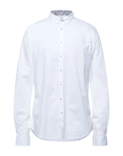 Q1 Shirts In White