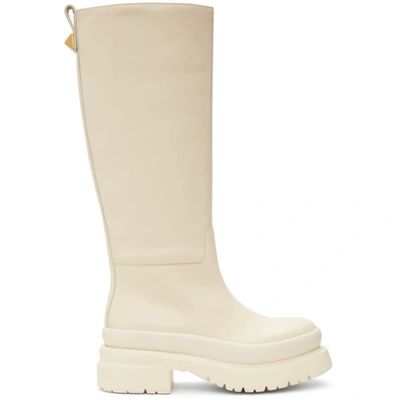 Valentino Garavani Off-white Roman Stud Boots In Light Ivory