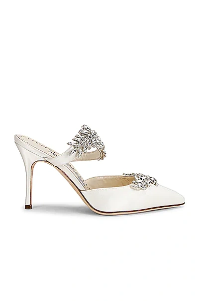 Manolo Blahnik Lurem Crystal Embellished Mules - 大地色 In White