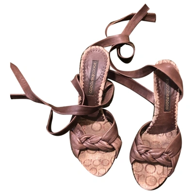 Pre-owned Roccobarocco Leather Sandals In Brown
