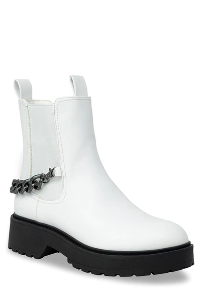 Chase & Chloe ́ Chain Trimmed Chelsea Boot In White Pu