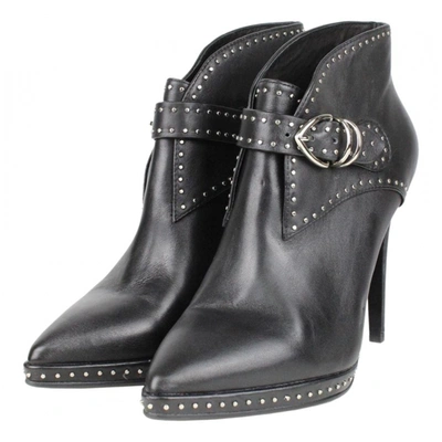Pre-owned Lola Cruz Leather Ankle Boots In Black