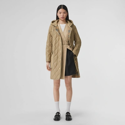 Burberry 菱纹绗缝连帽外套 In Beige