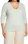 VINCE WEEKEND V-NECK CASHMERE SWEATER