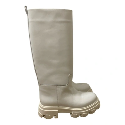 Pre-owned Gia Borghini Leather Boots In White