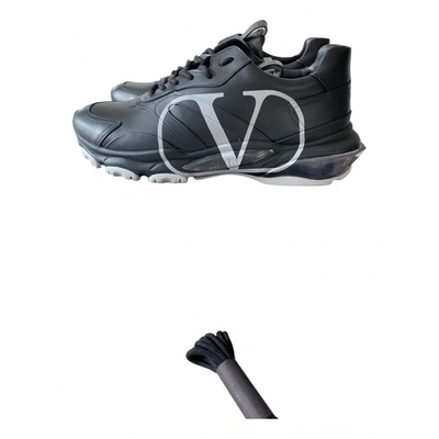 Pre-owned Valentino Garavani Bounce Leather Low Trainers In Black